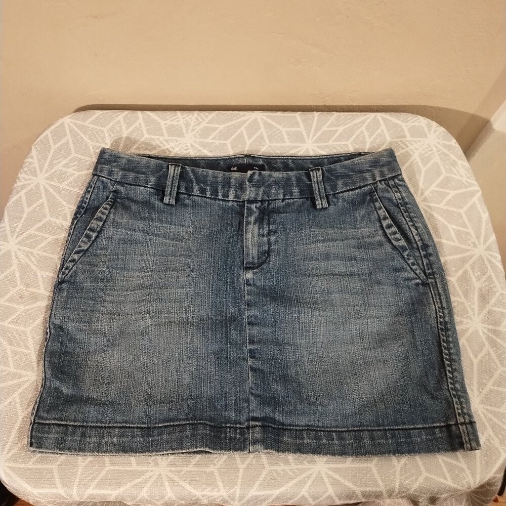 Gap mini skirt
